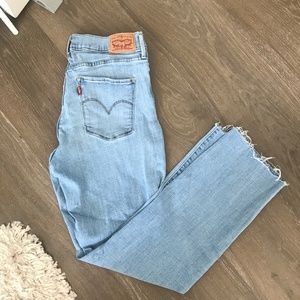 Levi’s straight leg light wash jeans